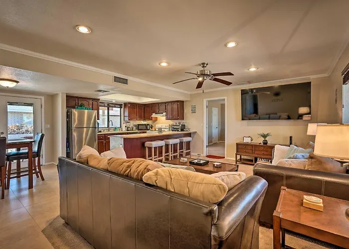 Holiday home 2 Mi To Lake: W/ Fire Pit In Arizona!