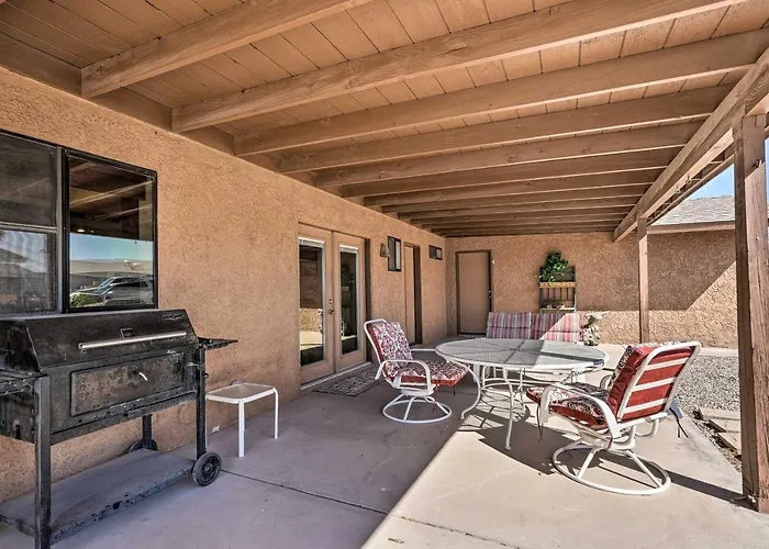 Holiday home 2 Mi To Lake: W/ Fire Pit In Arizona!